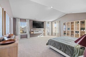 4 bedrooms, free WiFi, bed sheets