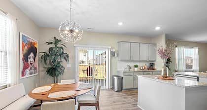 Family friendly 4-bedroom house in Fayetteville close to Fort Bragg