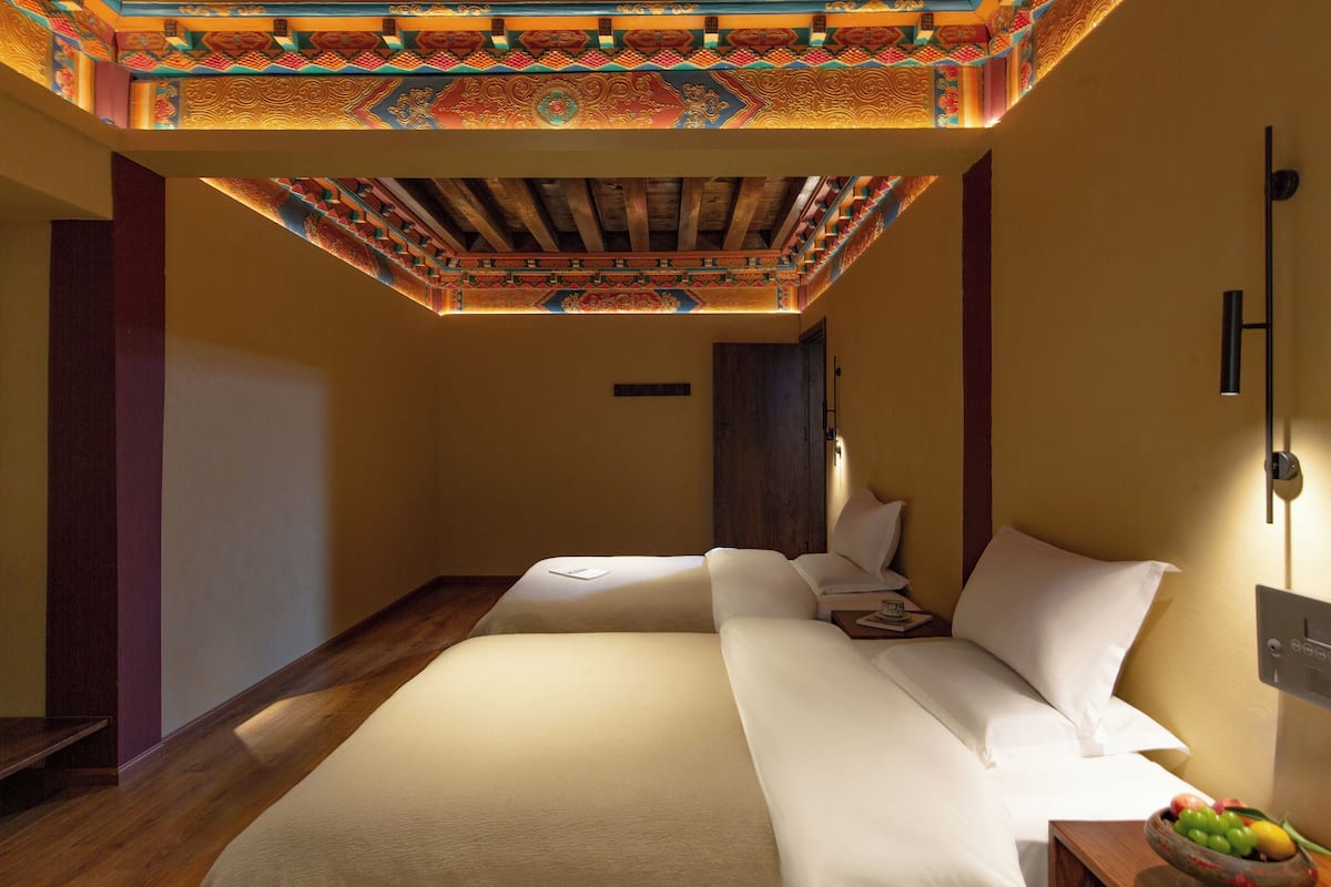 Quarto duplo com design assinado | Frigobar, cortinas blackout, quartos à prova de som, Wi-Fi de cortesia