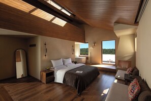 Luxury-Suite | Minibar, individuell dekoriert, individuell eingerichtet