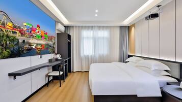 Escritorio, sistema de insonorización, wifi gratis y ropa de cama