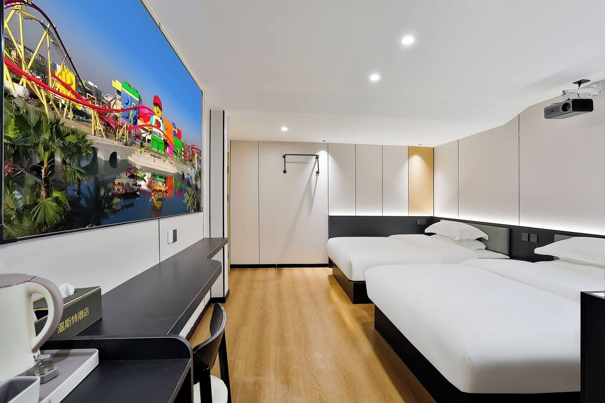Family Double Room, Garden View | Desk, soundproofing, WiFi (free), bed sheets