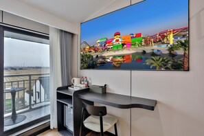 Junior-Doppelzimmer, Gartenblick | Fernseher