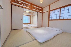 Cribs/infant beds - Hakushin no sha (Osaka)