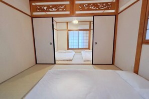 婴儿床