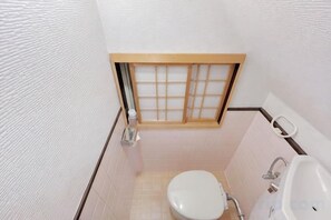 Unclassified image, 5 of 35, button - Hakushin no sha (Osaka)