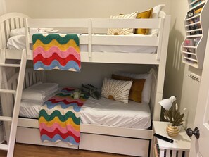 Iron/ironing board, Internet, bed sheets - Glory Days: 3 Bedroom House w/ Close Beach Access, Pool, Hot Tub, & Bikes (Inlet Beach)