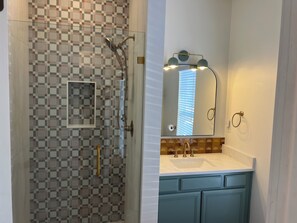 Shower, hair dryer, towels, soap - Glory Days: 3 Bedroom House w/ Close Beach Access, Pool, Hot Tub, & Bikes (Inlet Beach)
