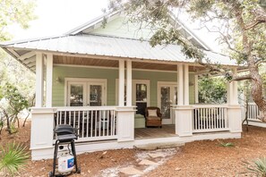 Terrace/patio - Glory Days: 3 Bedroom House w/ Close Beach Access, Pool, Hot Tub, & Bikes (Inlet Beach)