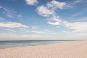 Beach - Glory Days: 3 Bedroom House w/ Close Beach Access, Pool, Hot Tub, & Bikes (Inlet Beach)