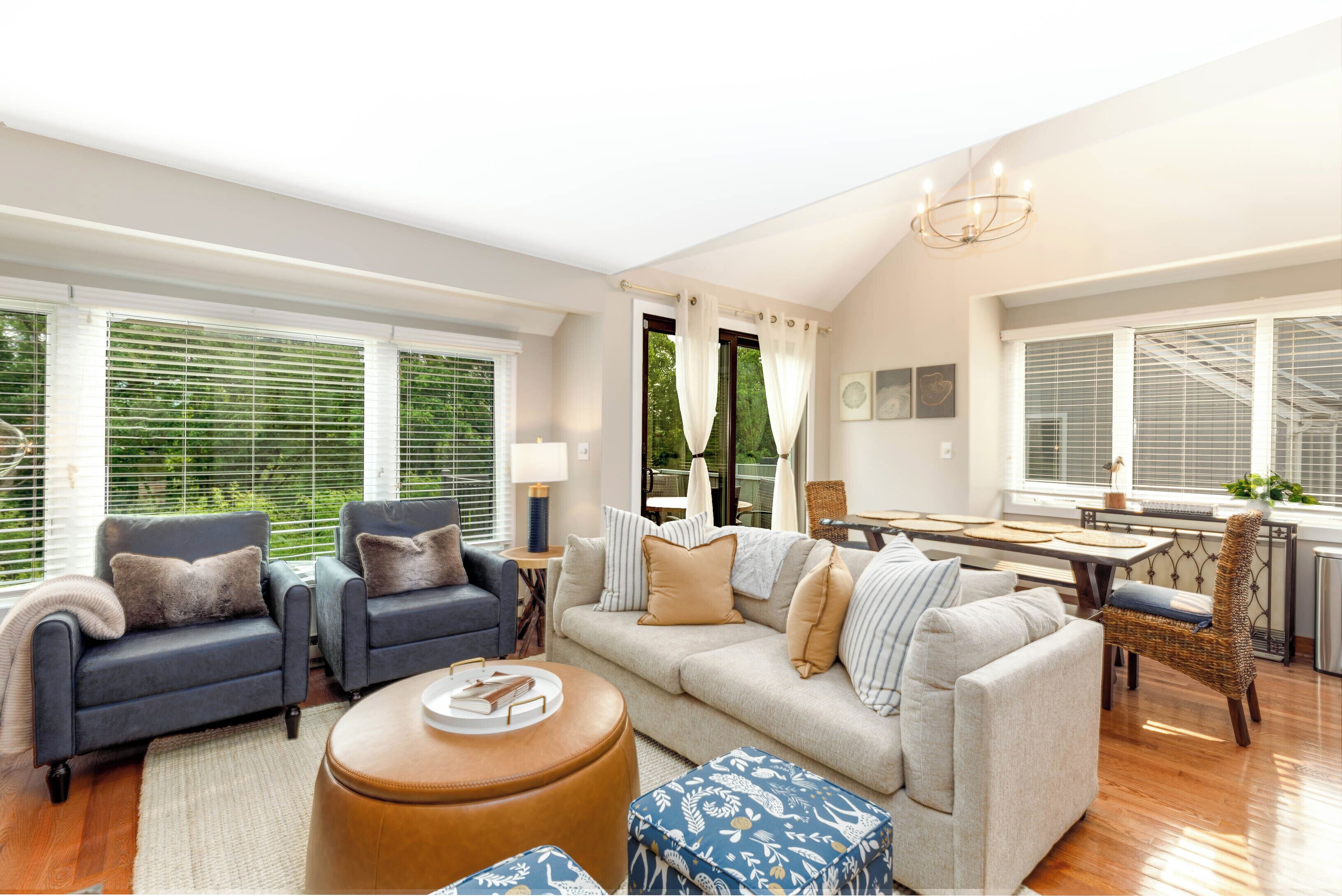 智能电视、壁炉、书