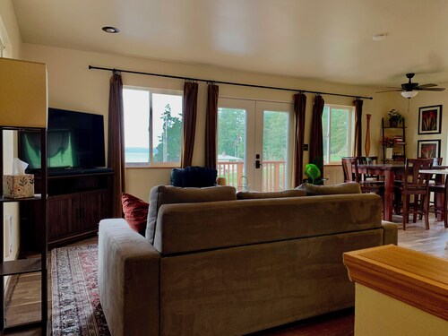 NEW Tranquil 1-bedroom guest house with water view in Port Townsend