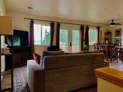 NEW Tranquil 1-bedroom guest house with water view in Port Townsend