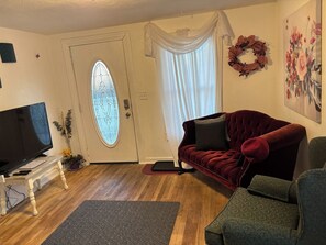 Smart TV - Sweet Getaway • Light-Filled Rooms + Decor (Gillette)