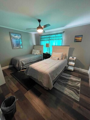 Desk, iron/ironing board, WiFi, bed sheets - Pet Friendly • Pool • Sleeps 4 / 2 BR (Myrtle Beach)