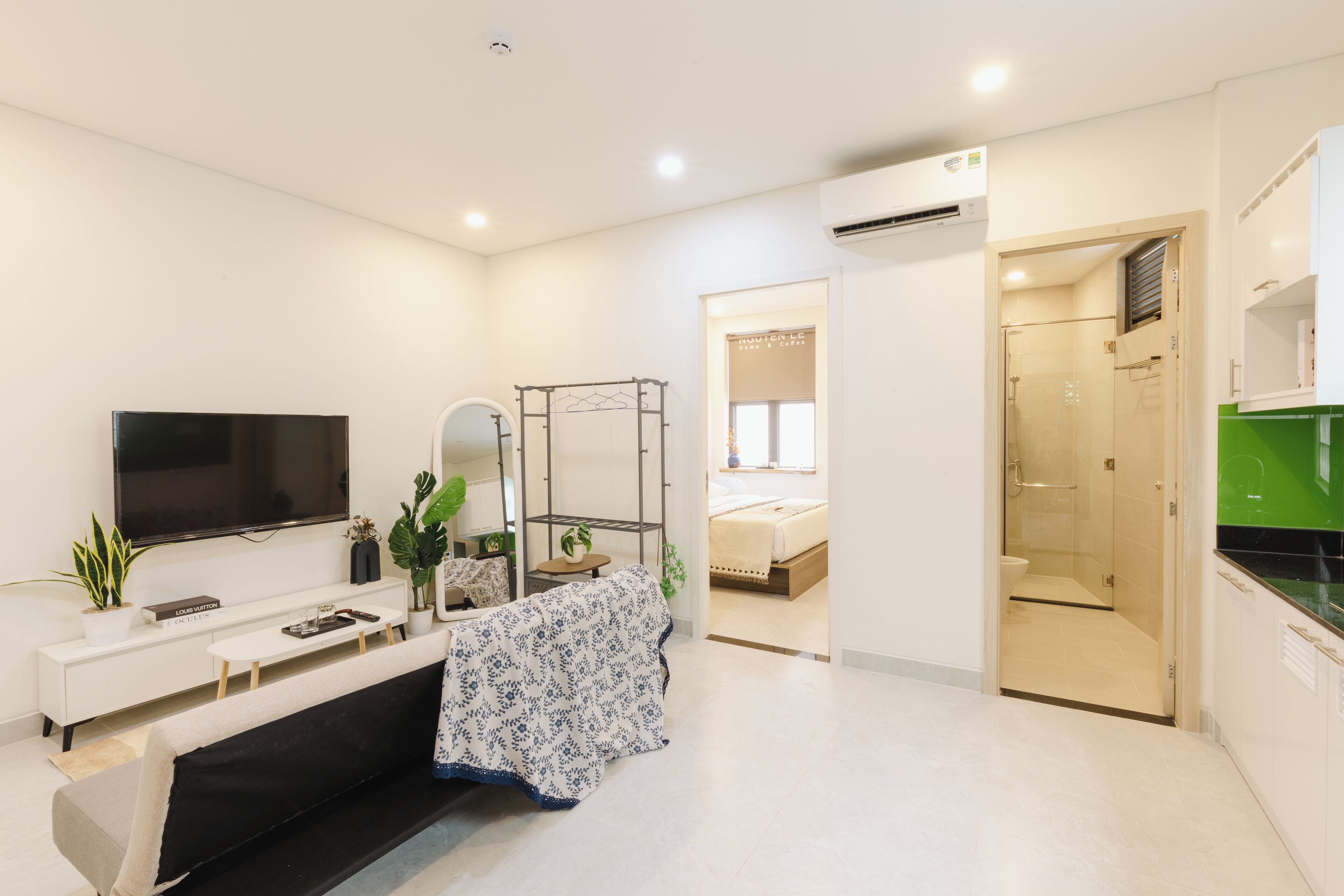 Apartemen Deluks, 1 Tempat Tidur King, pemandangan kota | Meja kerja, setrika/meja setrika, dan Wi-Fi gratis