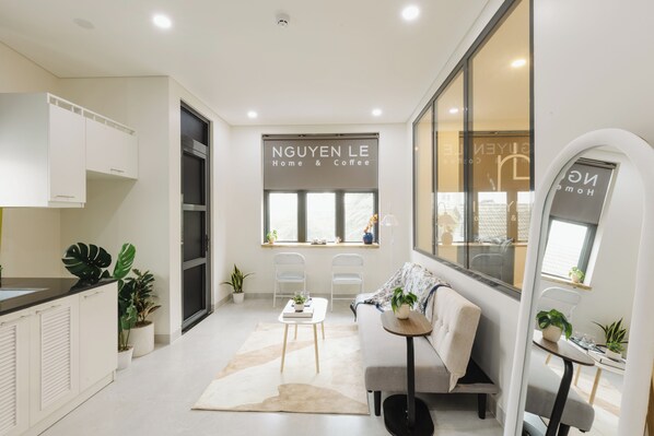 Deluxe Apartment, Balcony, City View | Desk, iron/ironing board, free WiFi - Nguyen Le Home Phan Ton (Ho chi Minh)