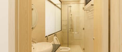 Căn hộ Deluxe, 1 giường cỡ king, quang cảnh thành phố | Bàn, bàn ủi/dụng cụ ủi quần áo, truy cập Internet không dây miễn phí