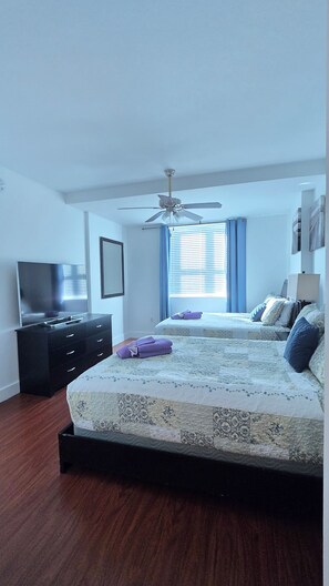 1 bedroom, iron/ironing board, free WiFi, bed sheets - Larger 1 bdrm 1.5 bath!! Casa Costa 3/4mi beach pool/gymBoynton Beach 2queenbds (Boynton Beach)