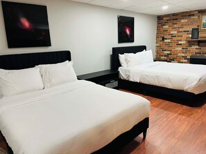 Iron/ironing board, WiFi, bed sheets - Private 1st Floor Unit near Balt City/John Hopkin (Baltimore)