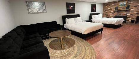 Strykjärn/strykbräda, wi-fi och sängkläder