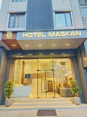 Exterior detail - Hotel Maskan Surat (Surat)