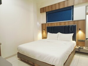 Deluxe Double Room | Desk - Hotel Maskan Surat (Surat)