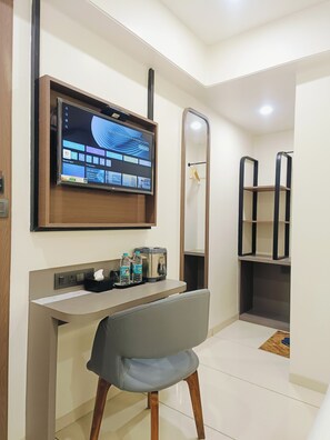 Desk - Hotel Maskan Surat (Surat)