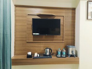 Lobby sitting area - Hotel Maskan Surat (Surat)