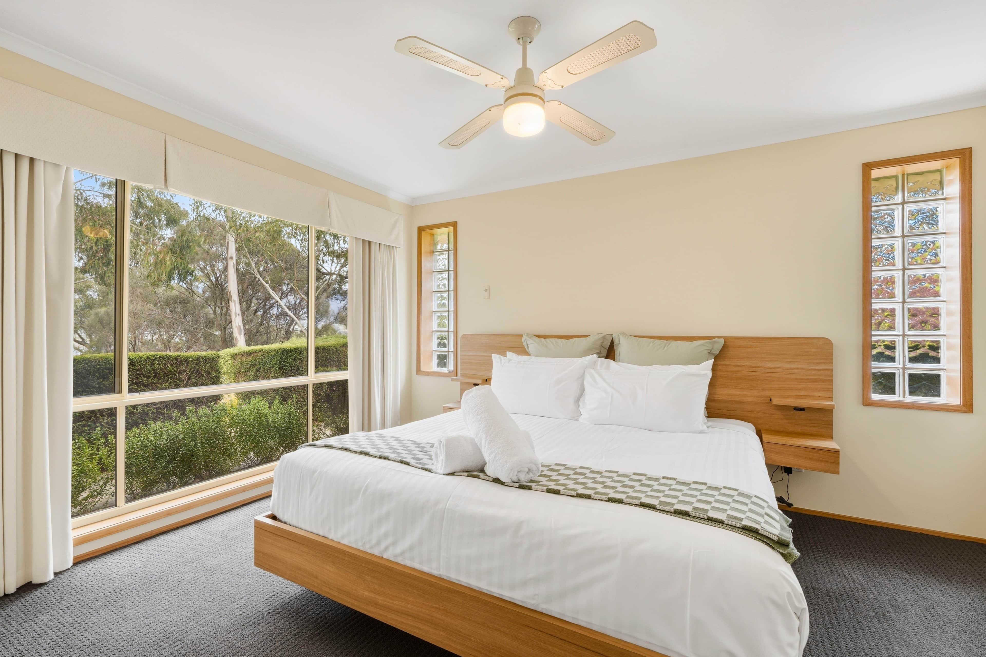 Iron/ironing board, free WiFi, bed sheets