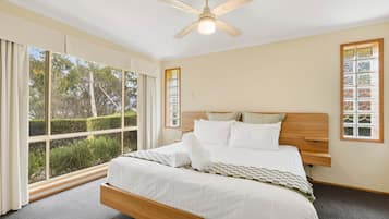 Iron/ironing board, free WiFi, bed sheets