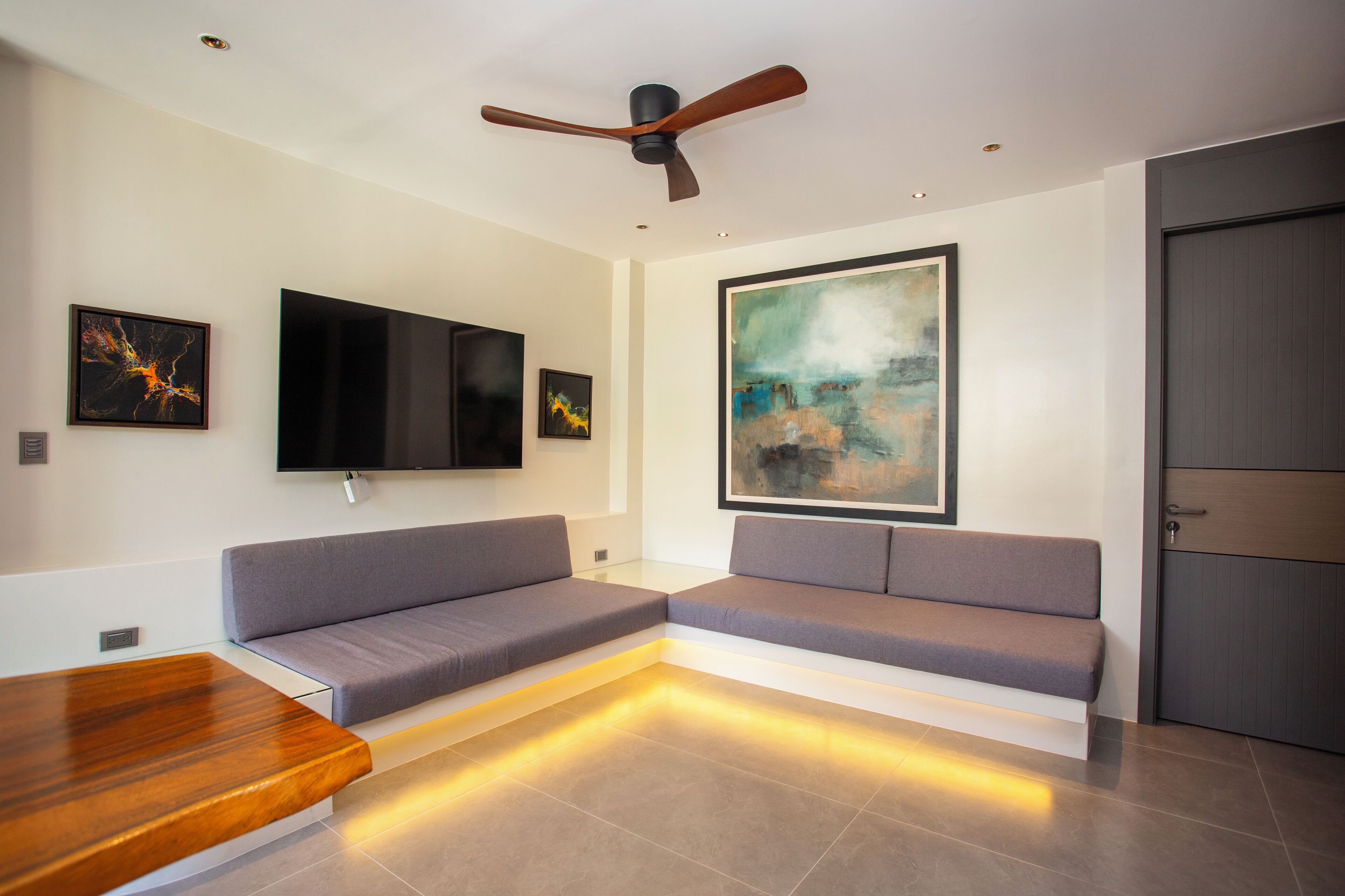 Apartemen Deluks, balkon | Area keluarga | Smart TV