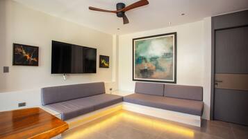 Apartemen Deluks, balkon | Area keluarga | Smart TV