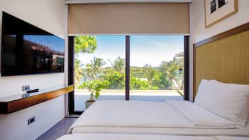 Laptop workspace, free WiFi, bed sheets