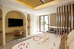 Two Bedroom Suite 1A | Laptop workspace, free WiFi, bed sheets - Encantada Residences (Boracay Island)