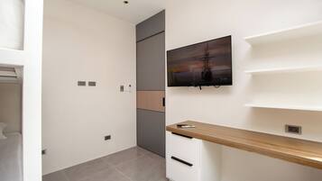 Apartemen Deluks | Televisi