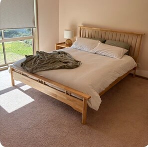 3 室のベッドルーム、アイロン / アイロン台、WiFi、ベッドシーツ