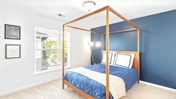 2 habitaciones, tabla de planchar con plancha, internet y ropa de cama