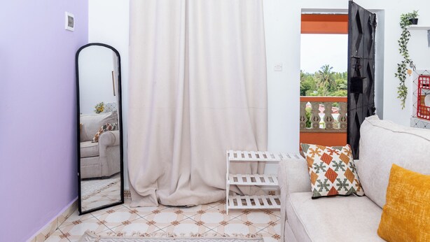 Living area - Grace's cozy one bedroom Kilifi apartment (Kilifi)