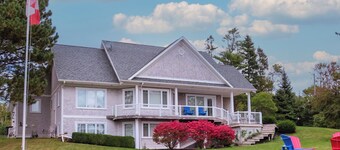 Large Private Riverfront in Stanley Bridge, centrally located 4 bdrm, 3.5 ba