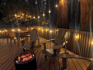 Outdoor dining - Gorgeous 5-bedroom cabin in Shaver Lake perfect for family fun (Shaver Lake)