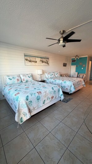 1 bedroom, iron/ironing board, free WiFi, bed sheets - Top of the Gulf 702 Beachfront 2 queen beds : Free beach chair Service (Panama City Beach)