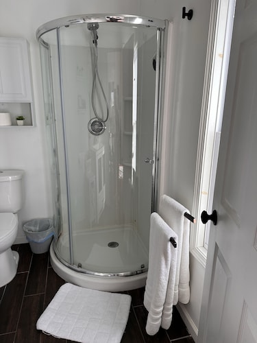 Pet-friendly 2-bedroom house in Berrien Springs with AC