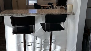 Luokittelematon kuva, 5 kautta 33, painike