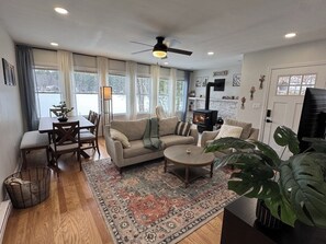 TV, fireplace