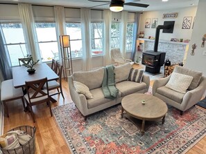 TV, fireplace
