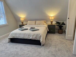 2 bedrooms, iron/ironing board, internet, bed sheets
