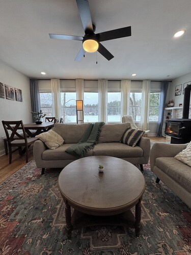 Cozy Lakehouse with modern updates