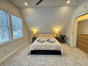 2 bedrooms, iron/ironing board, Internet, bed sheets