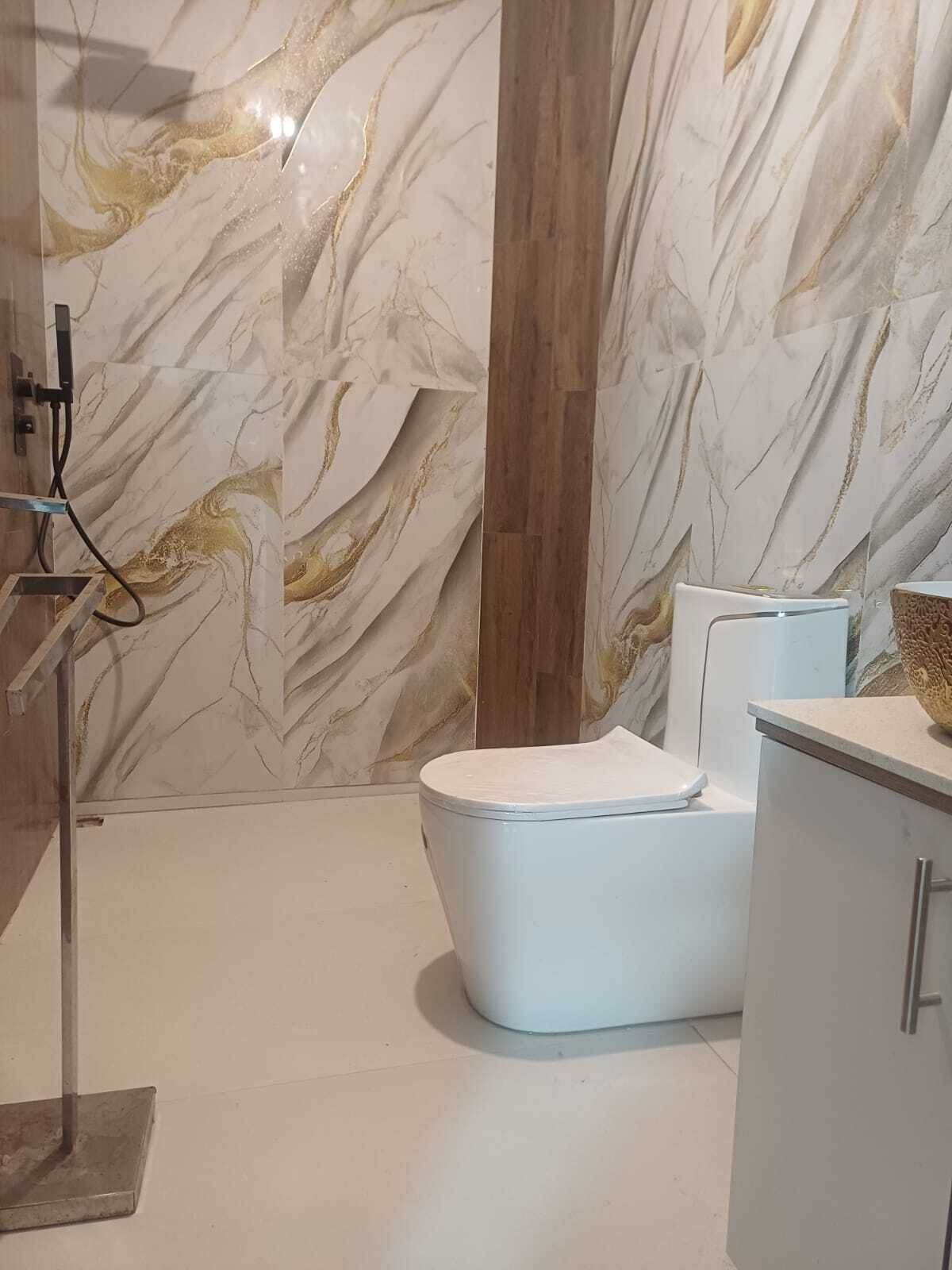 Ducha, secador de pelo, toallas, jabón